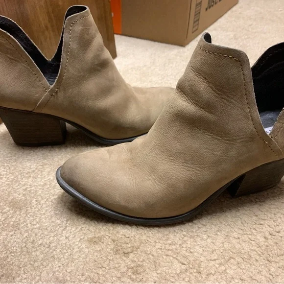 Steve Madden Women's Beige Ankle Booties - Picture 6 of 11